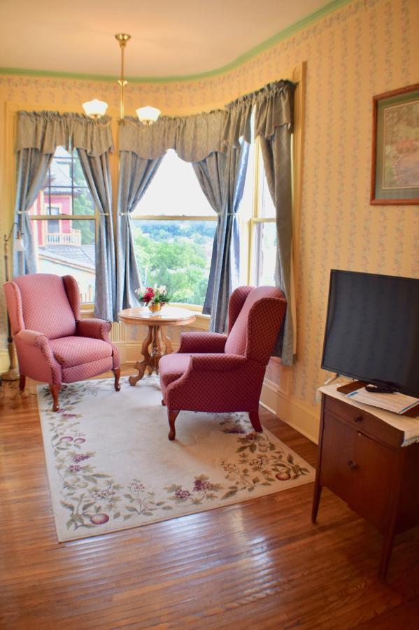 The Hancock House Bed & Breakfast Inn Dubuque Exteriör bild