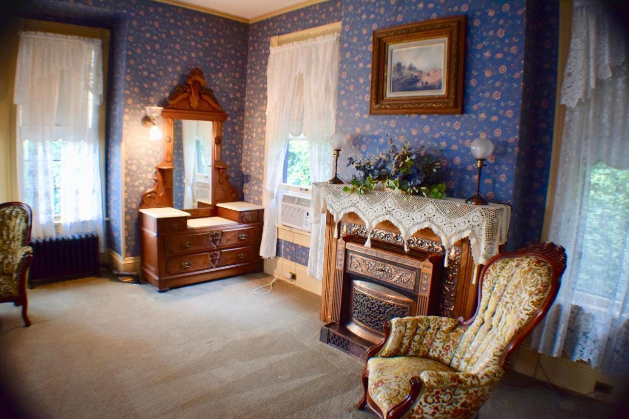 The Hancock House Bed & Breakfast Inn Dubuque Exteriör bild