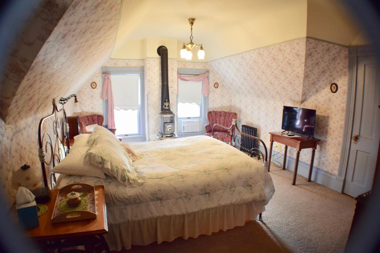 The Hancock House Bed & Breakfast Inn Dubuque Exteriör bild