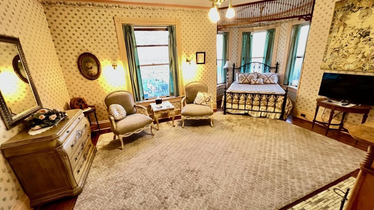 The Hancock House Bed & Breakfast Inn Dubuque Exteriör bild