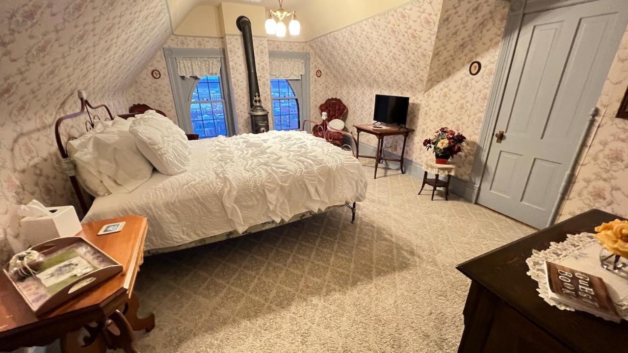 The Hancock House Bed & Breakfast Inn Dubuque Exteriör bild