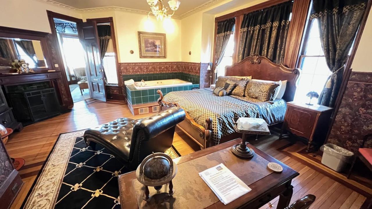 The Hancock House Bed & Breakfast Inn Dubuque Exteriör bild