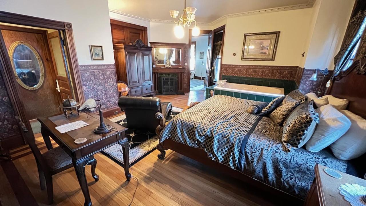 The Hancock House Bed & Breakfast Inn Dubuque Exteriör bild